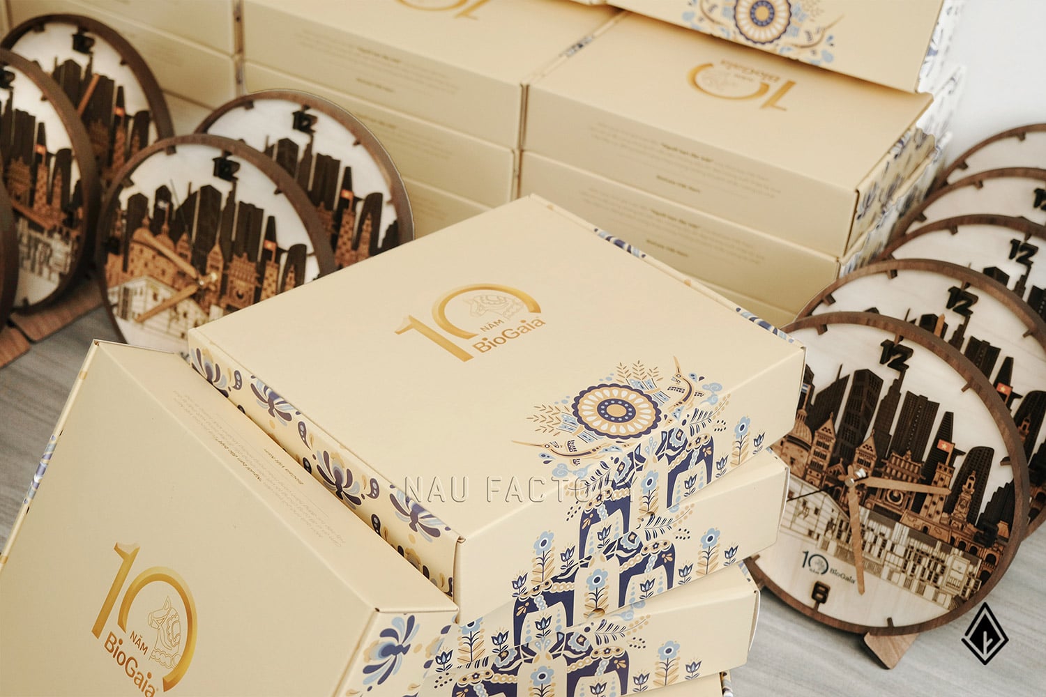 đồng hồ gỗ skyline