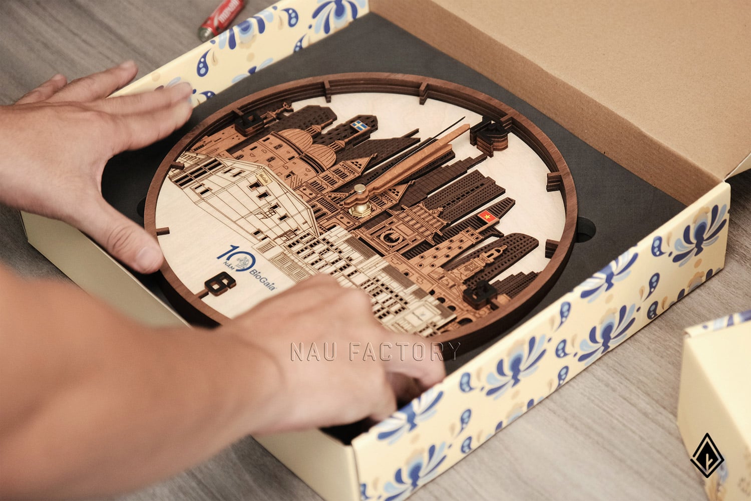 đồng hồ gỗ skyline