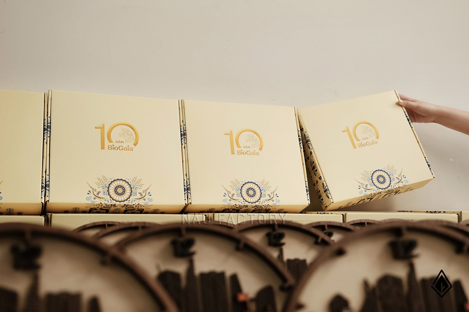 đồng hồ gỗ skyline