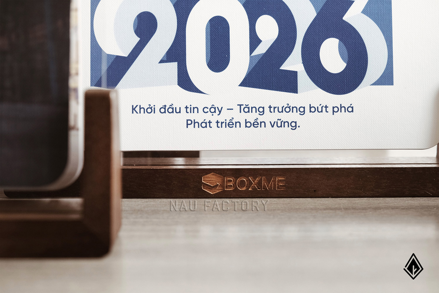 lịch gỗ chữ U