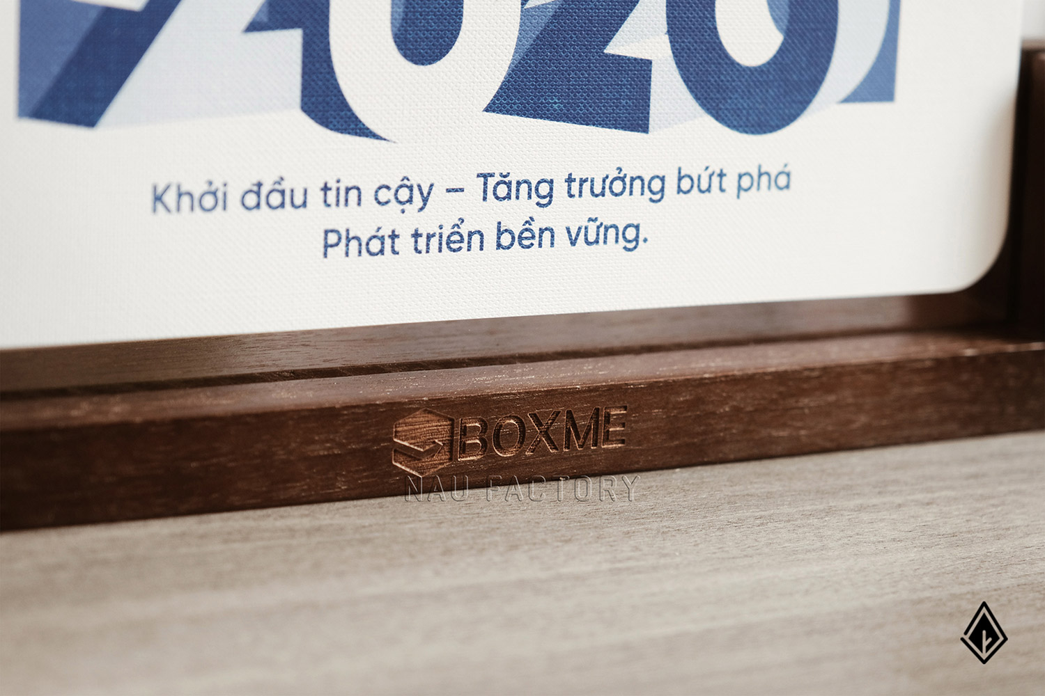 lịch gỗ chữ U