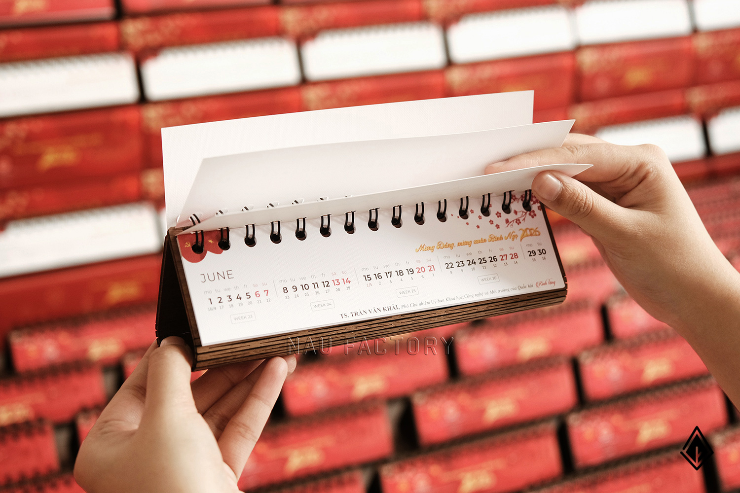 lịch gỗ form ngang