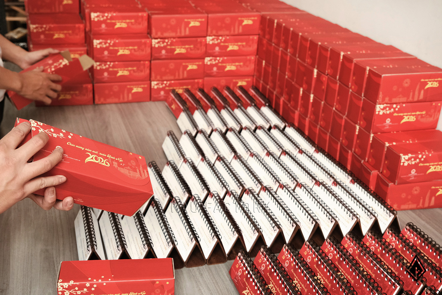 lịch gỗ form ngang