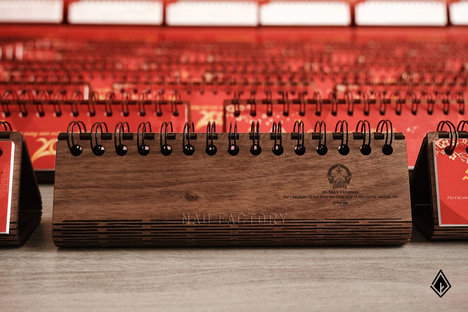 lịch gỗ form ngang