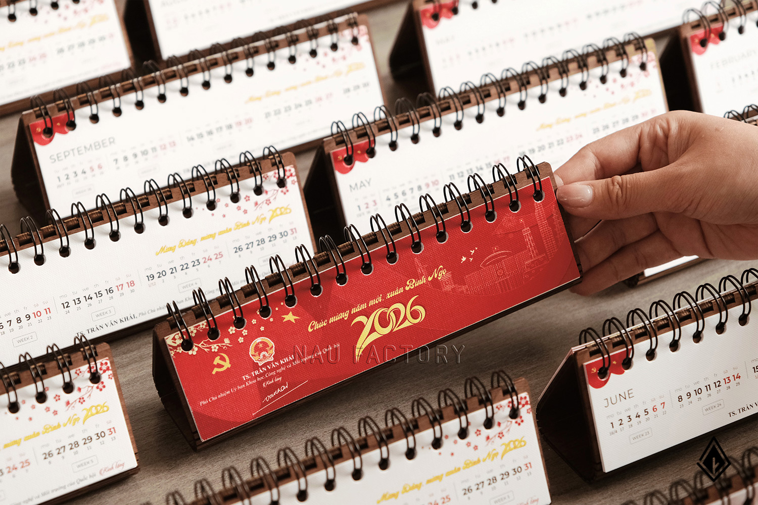 lịch gỗ form ngang