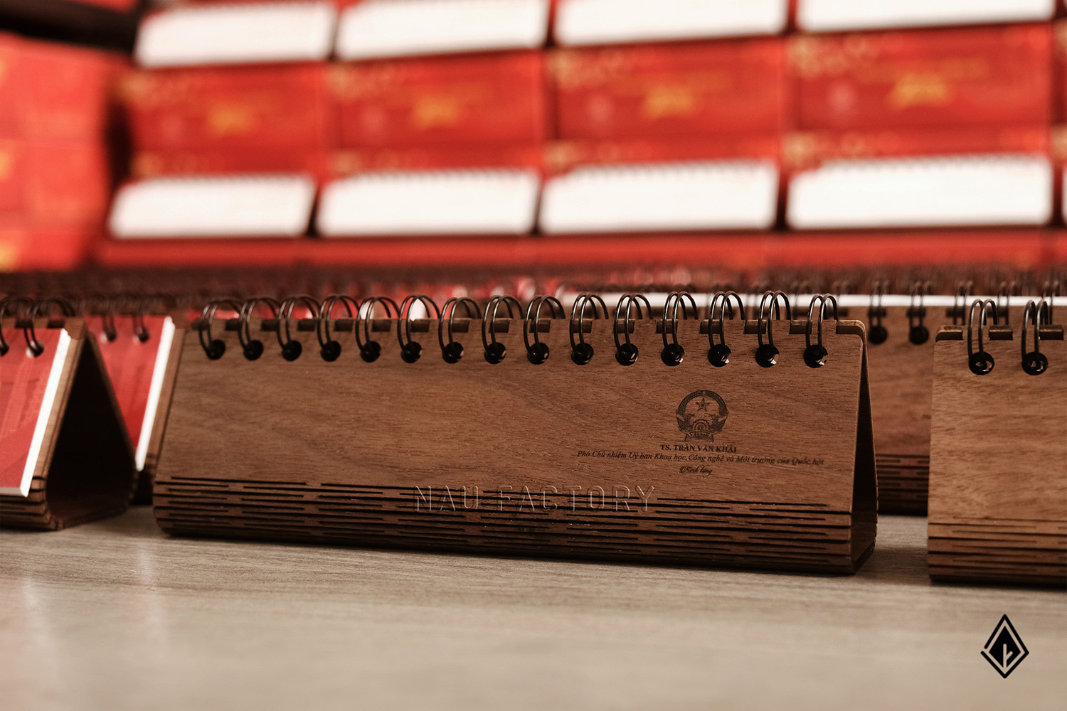 lịch gỗ form ngang