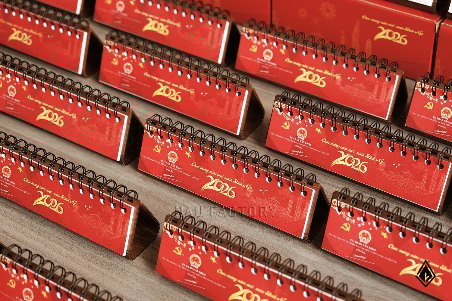 lịch gỗ form ngang