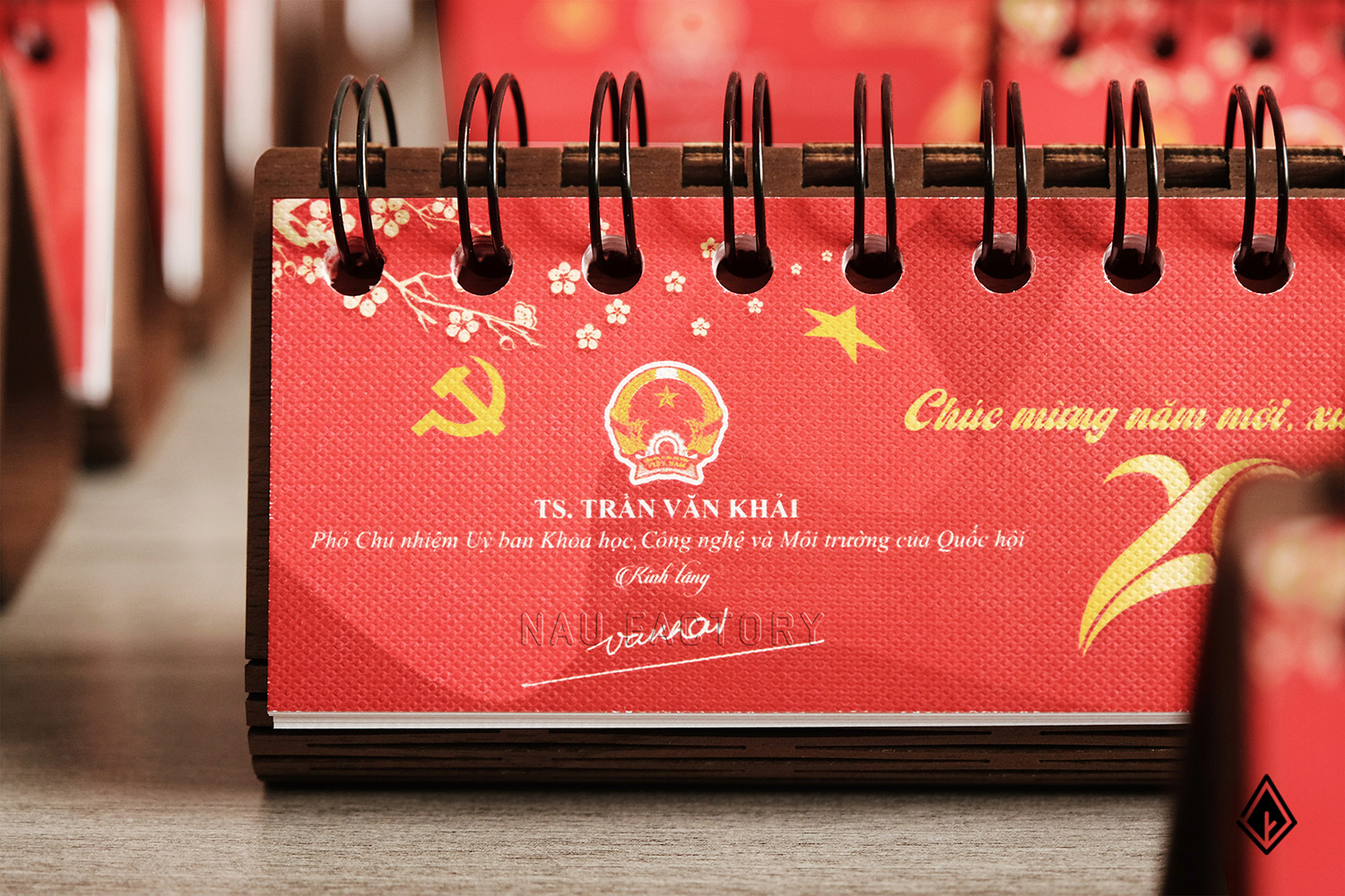 lịch gỗ form ngang