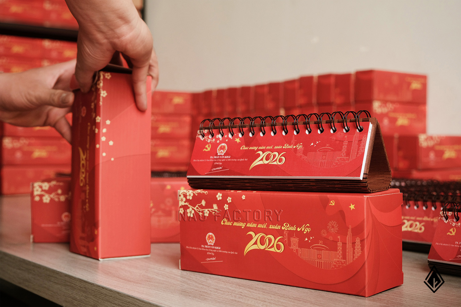 lịch gỗ form ngang