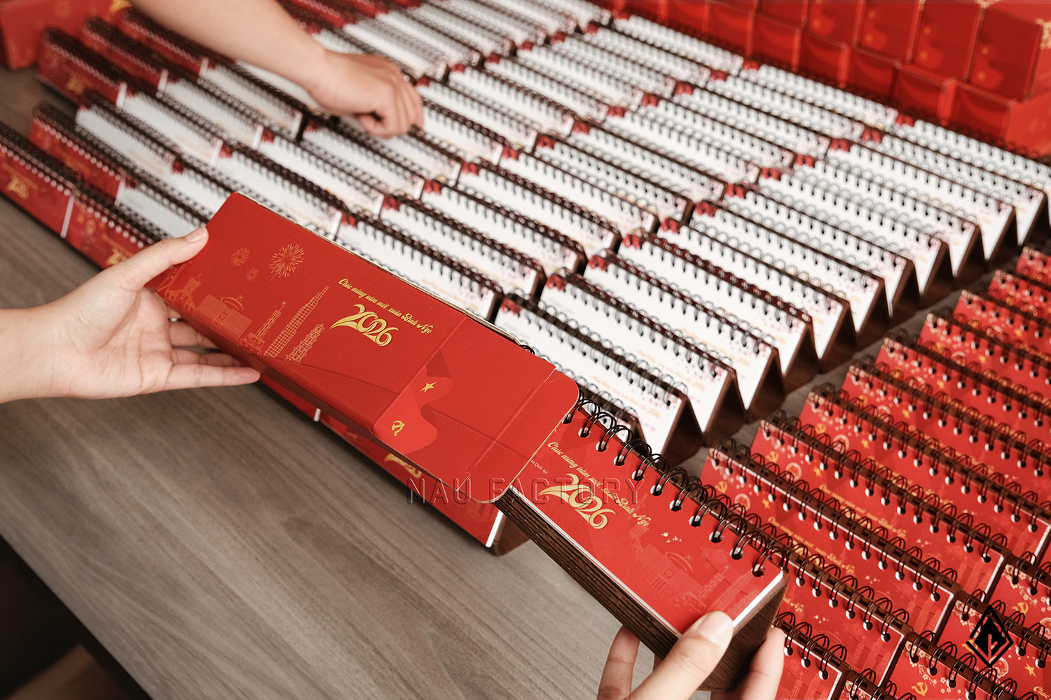 lịch gỗ form ngang