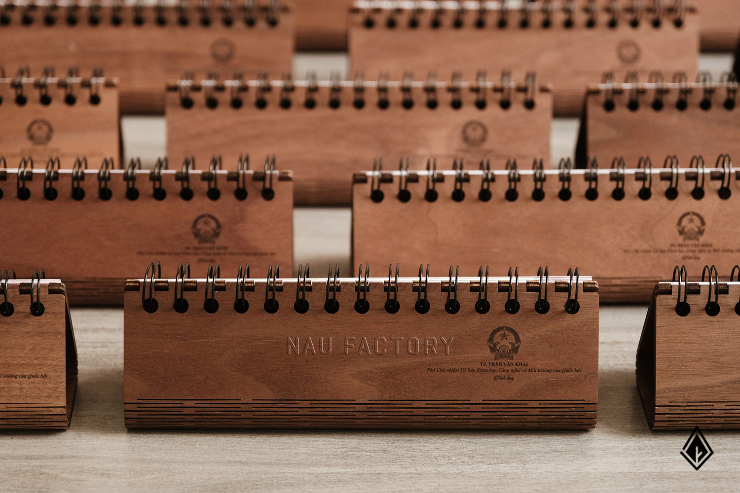 lịch gỗ form ngang