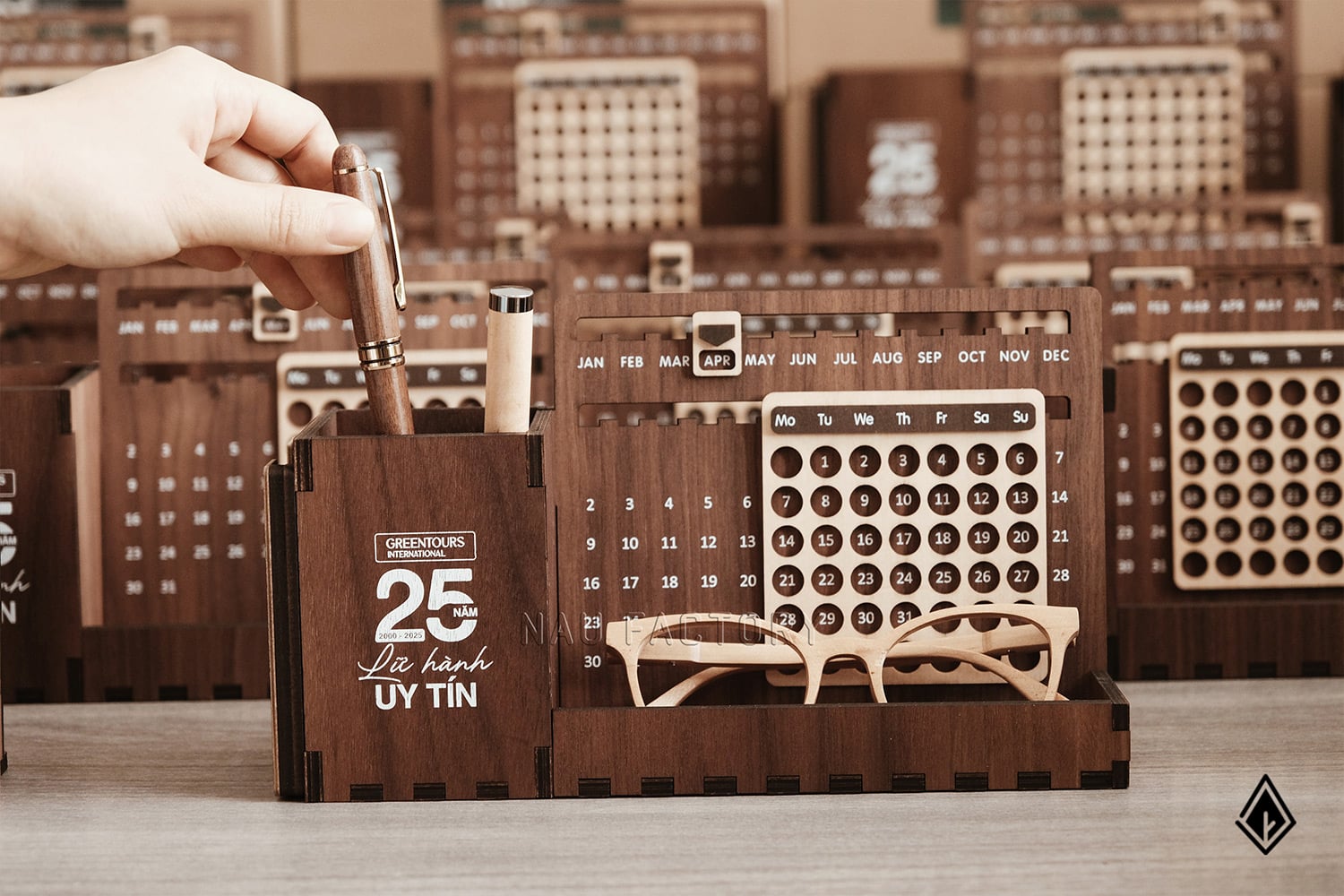 lịch gỗ vạn niên