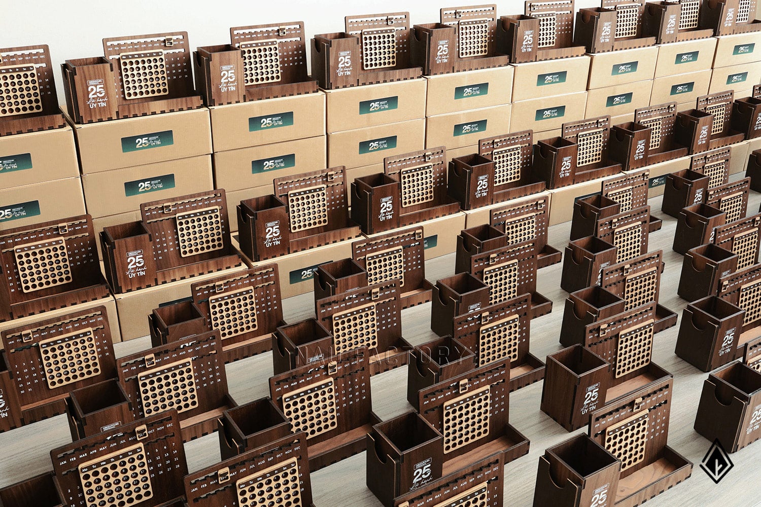 lịch gỗ vạn niên