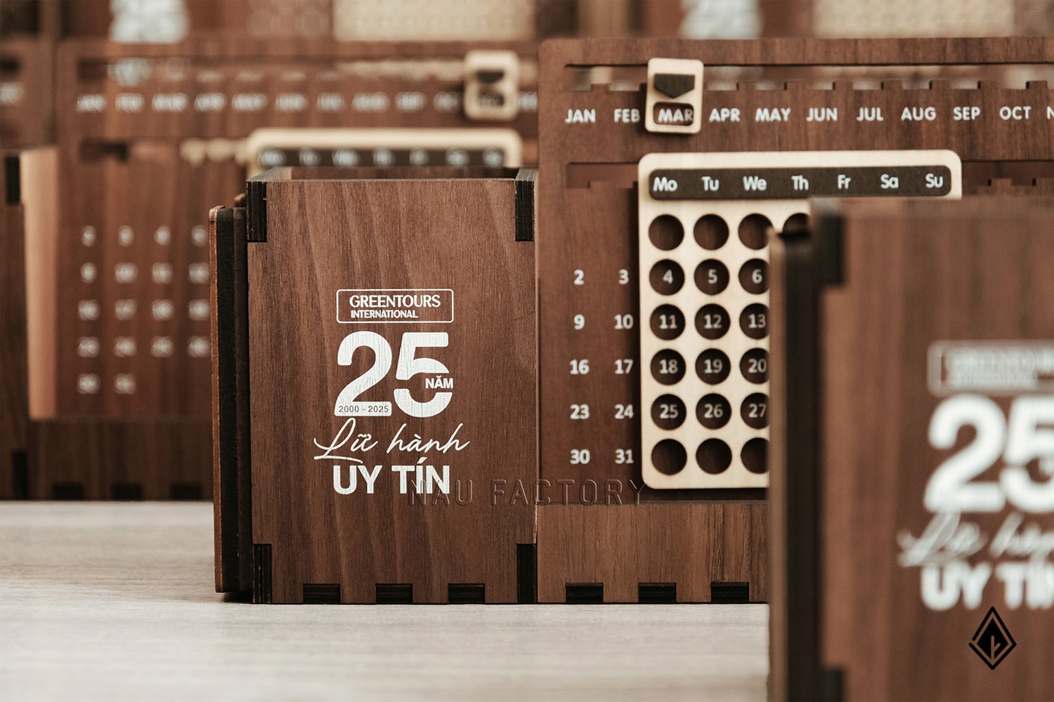 lịch gỗ vạn niên