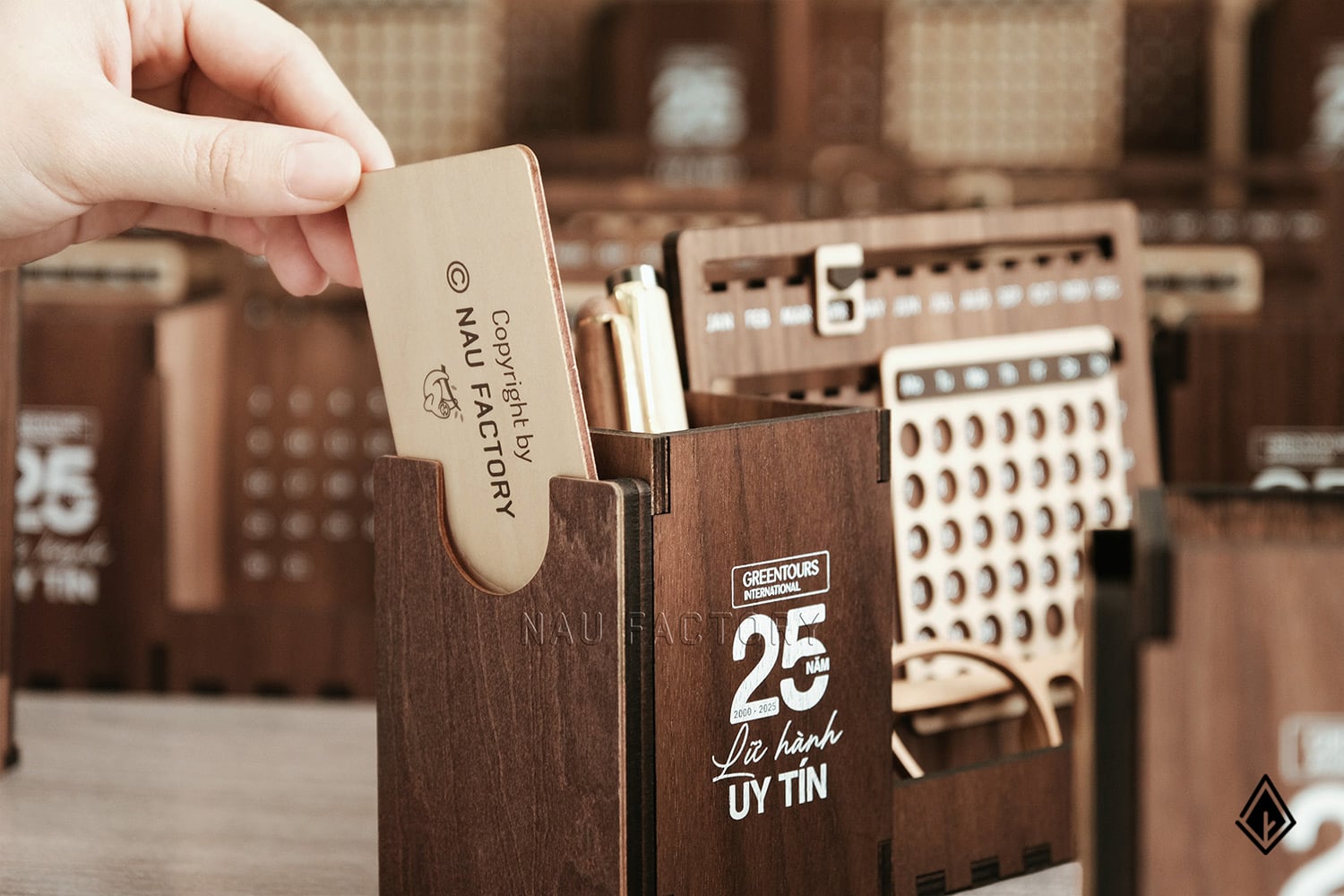 lịch gỗ vạn niên