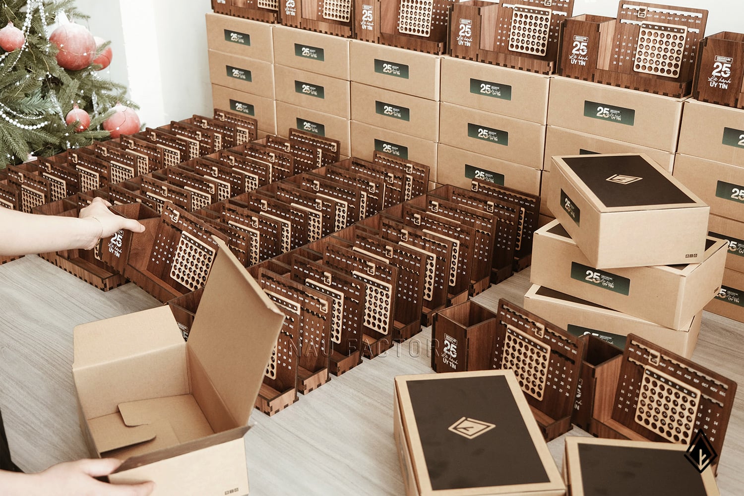 lịch gỗ vạn niên