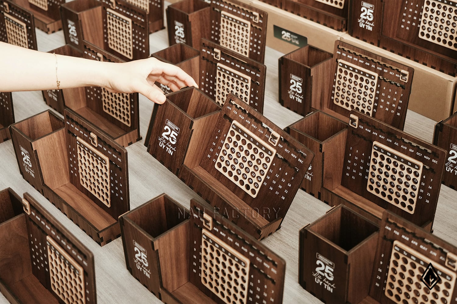 lịch gỗ vạn niên