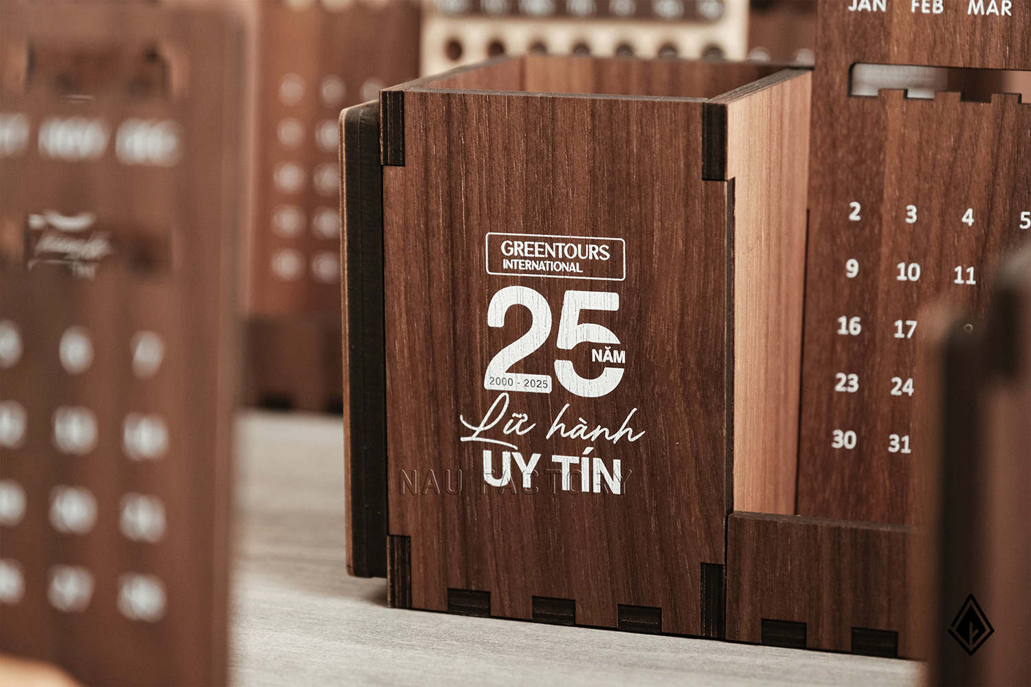 lịch gỗ vạn niên