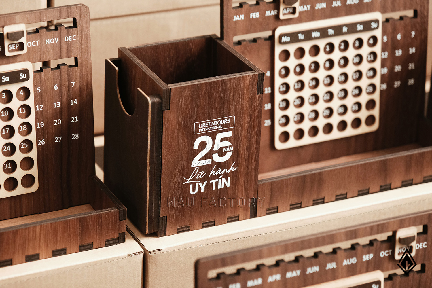 lịch gỗ vạn niên