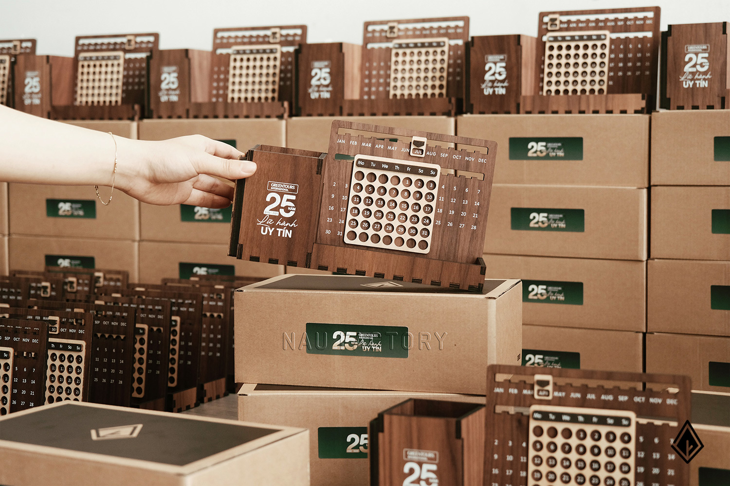 lịch gỗ vạn niên