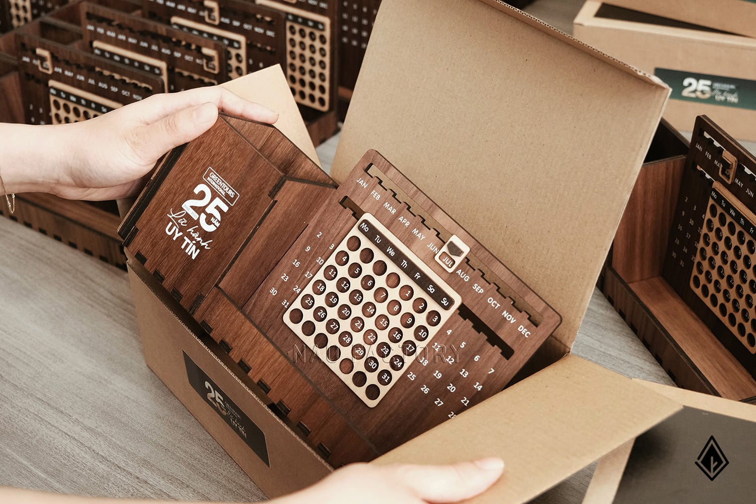 lịch gỗ vạn niên