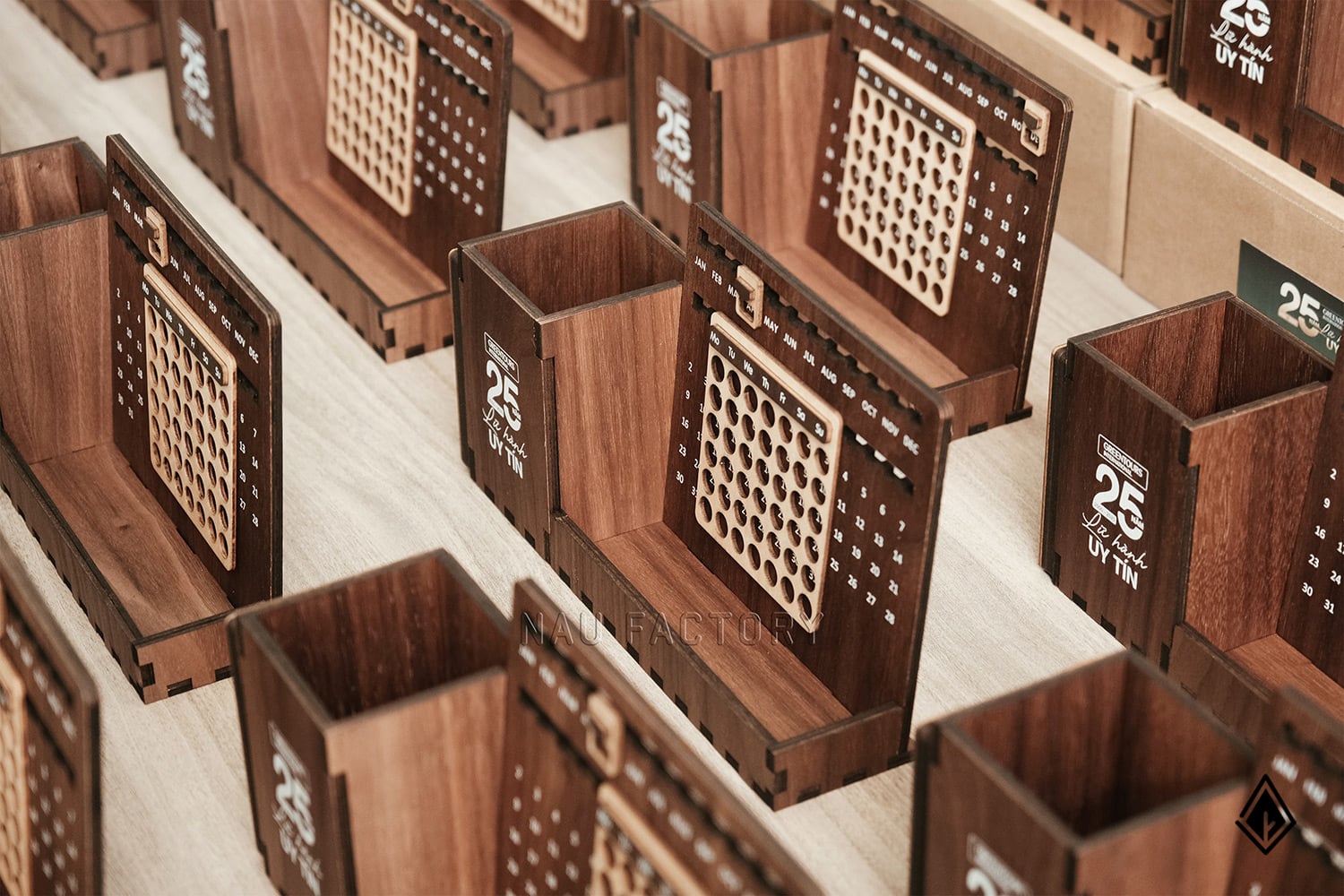 lịch gỗ vạn niên