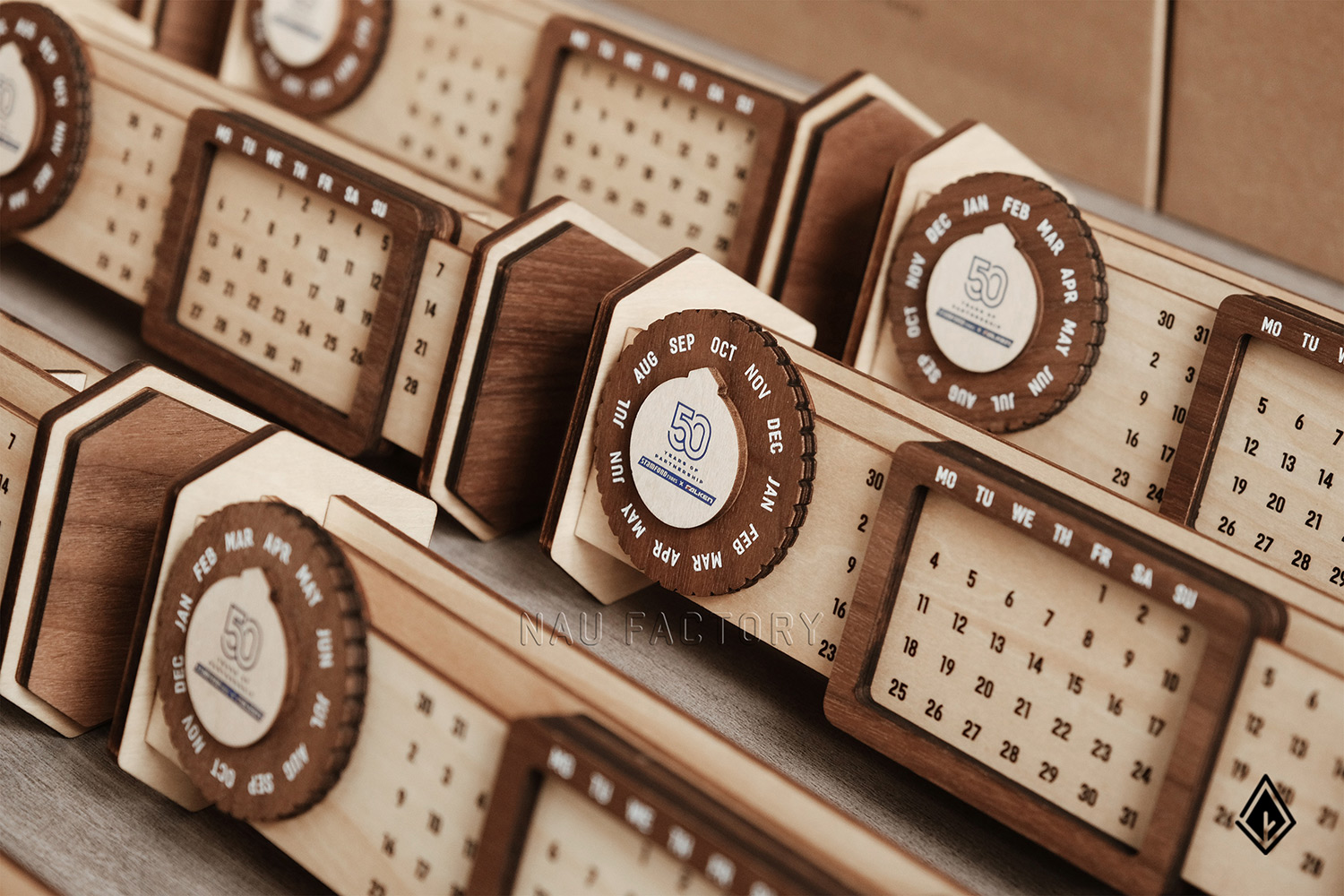 lịch gỗ vạn niên