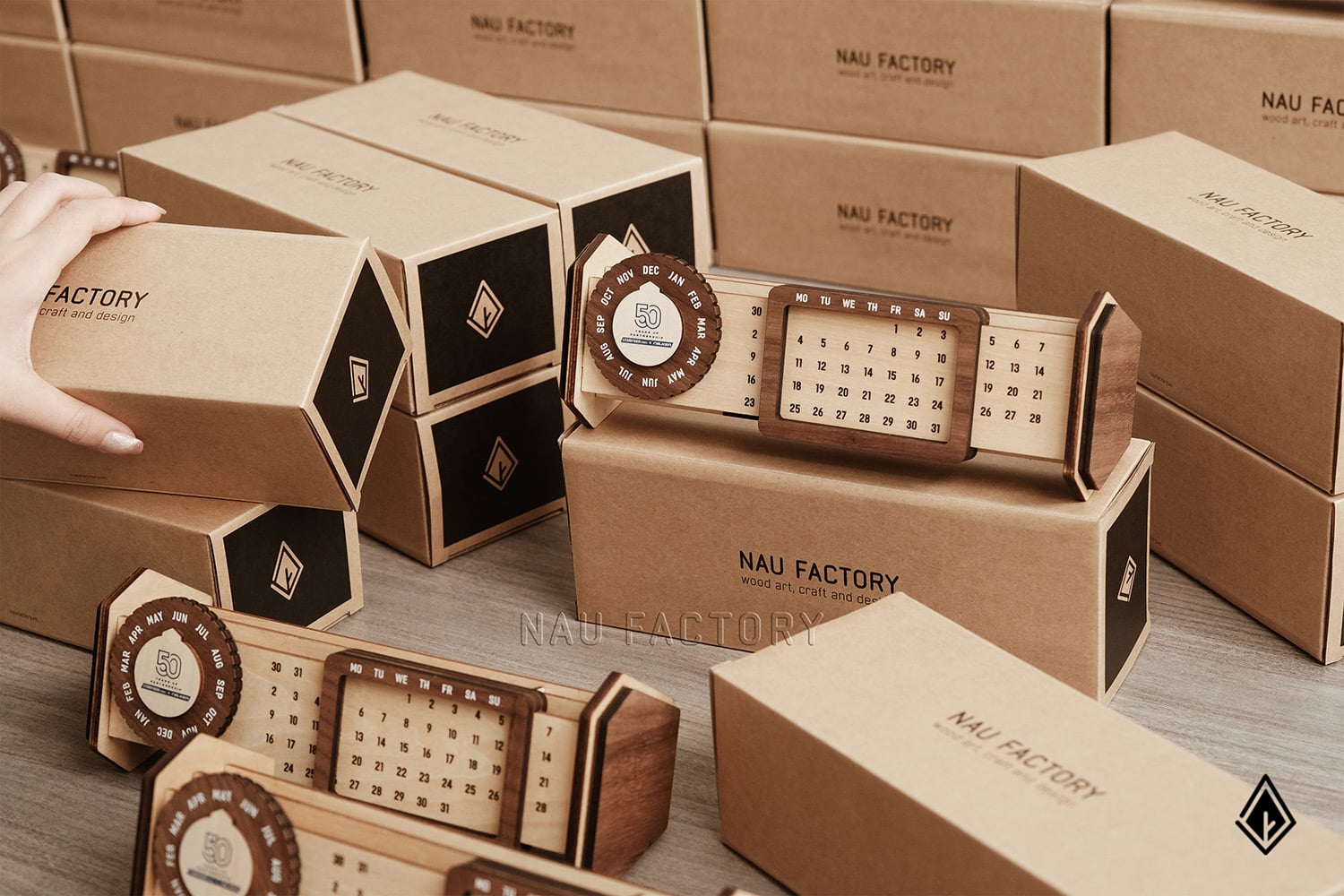 lịch gỗ vạn niên