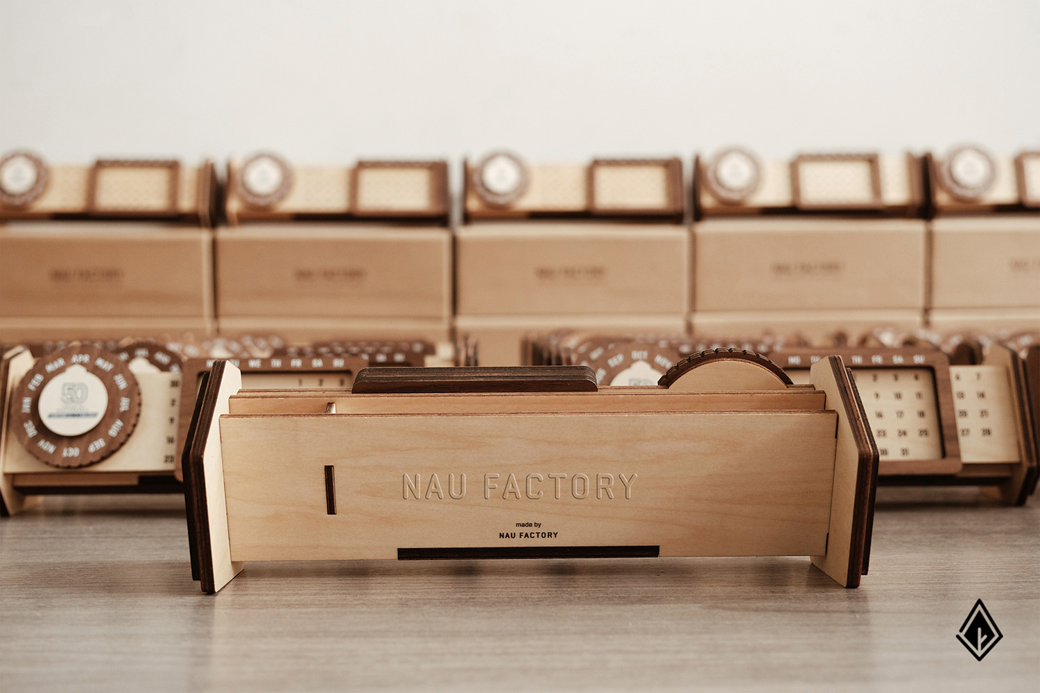 lịch gỗ vạn niên