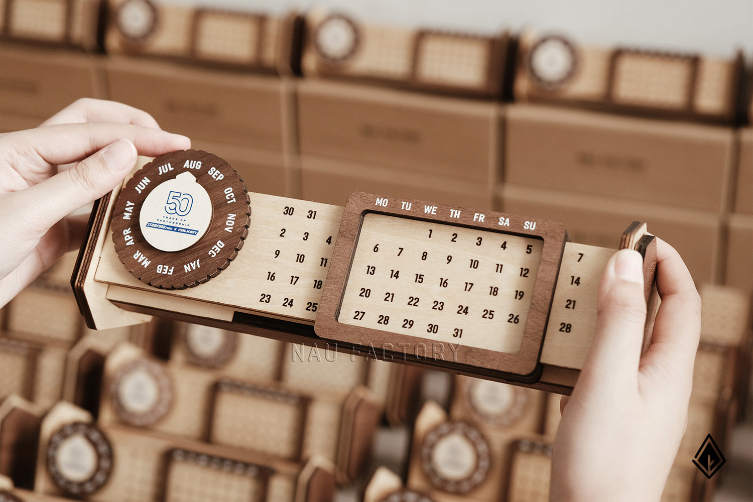 lịch gỗ vạn niên