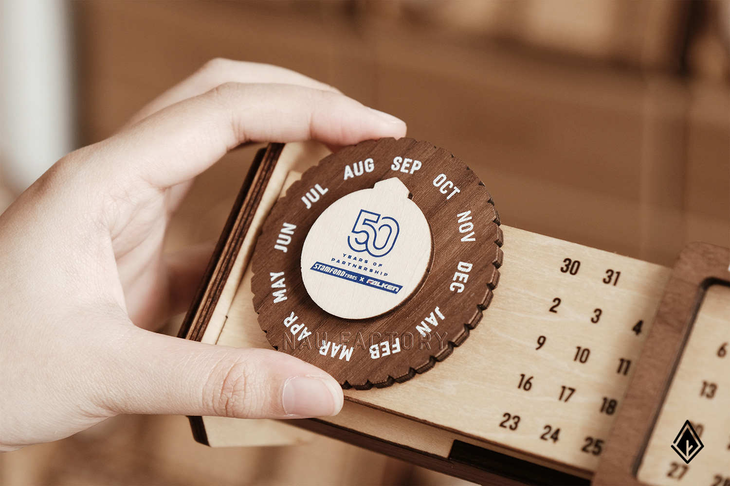 lịch gỗ vạn niên