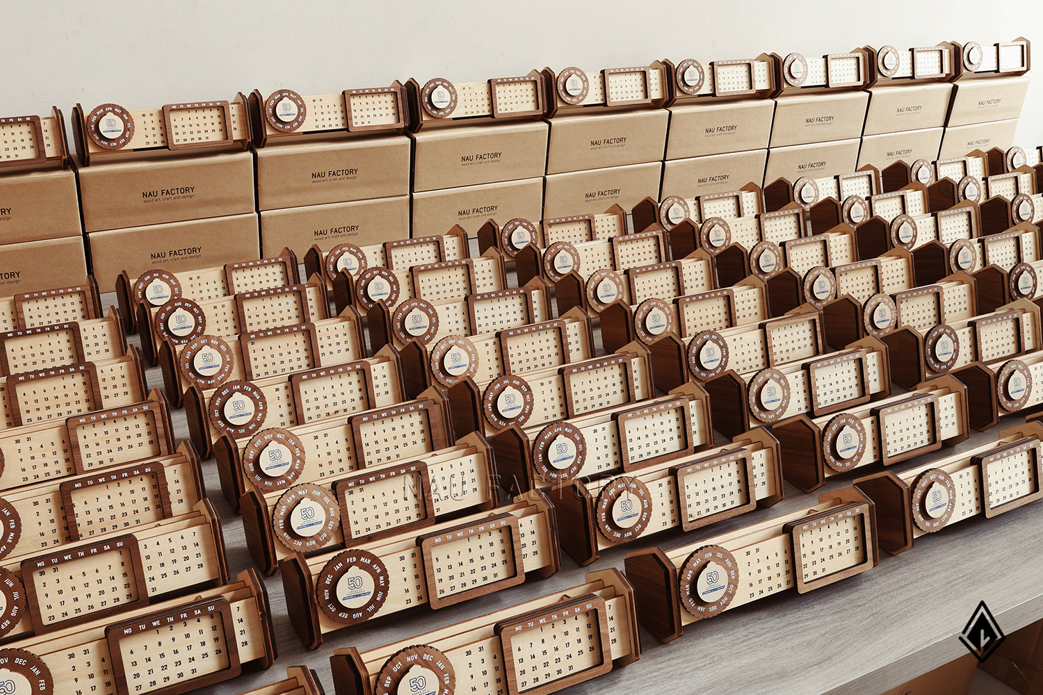 lịch gỗ vạn niên