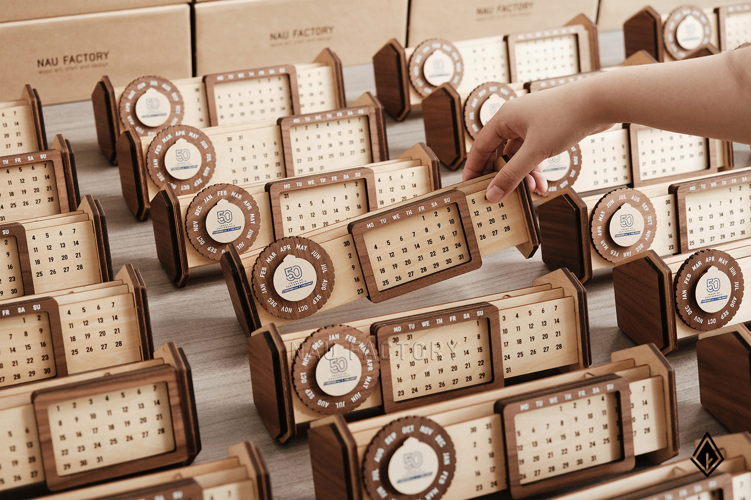 lịch gỗ vạn niên