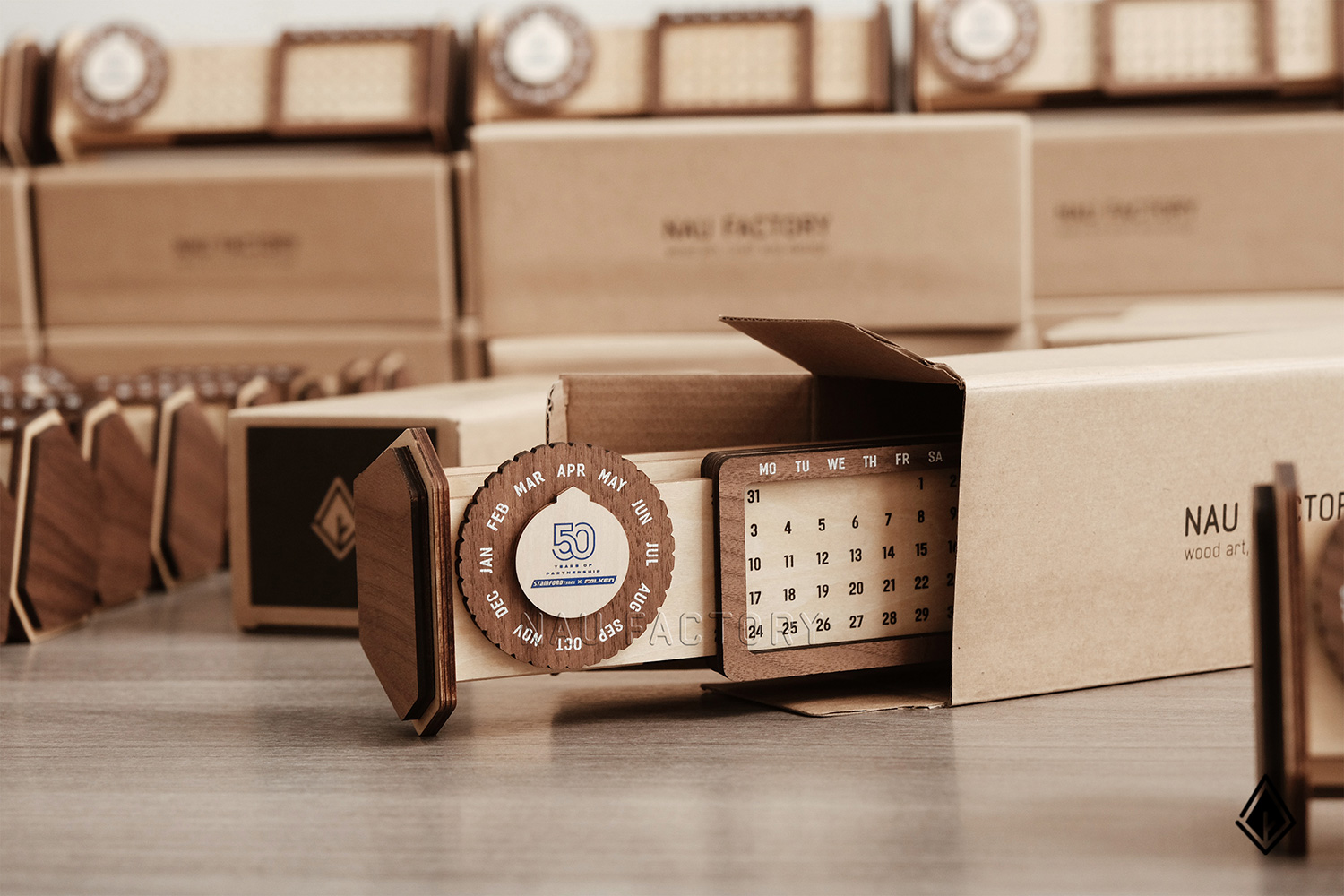 lịch gỗ vạn niên