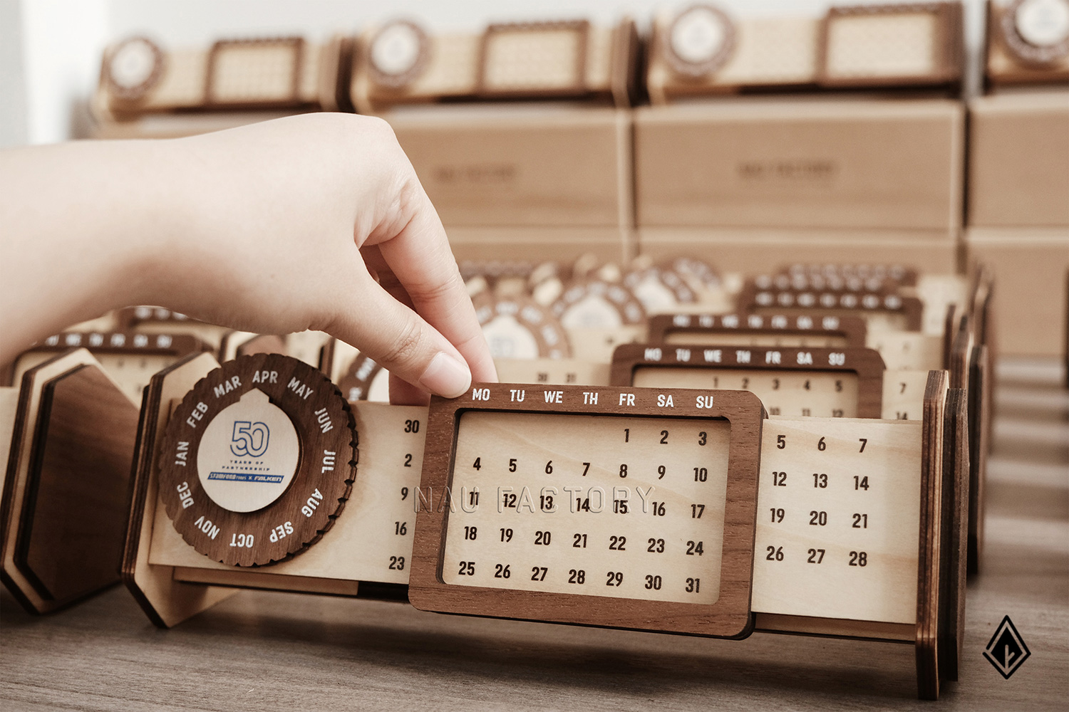 lịch gỗ vạn niên