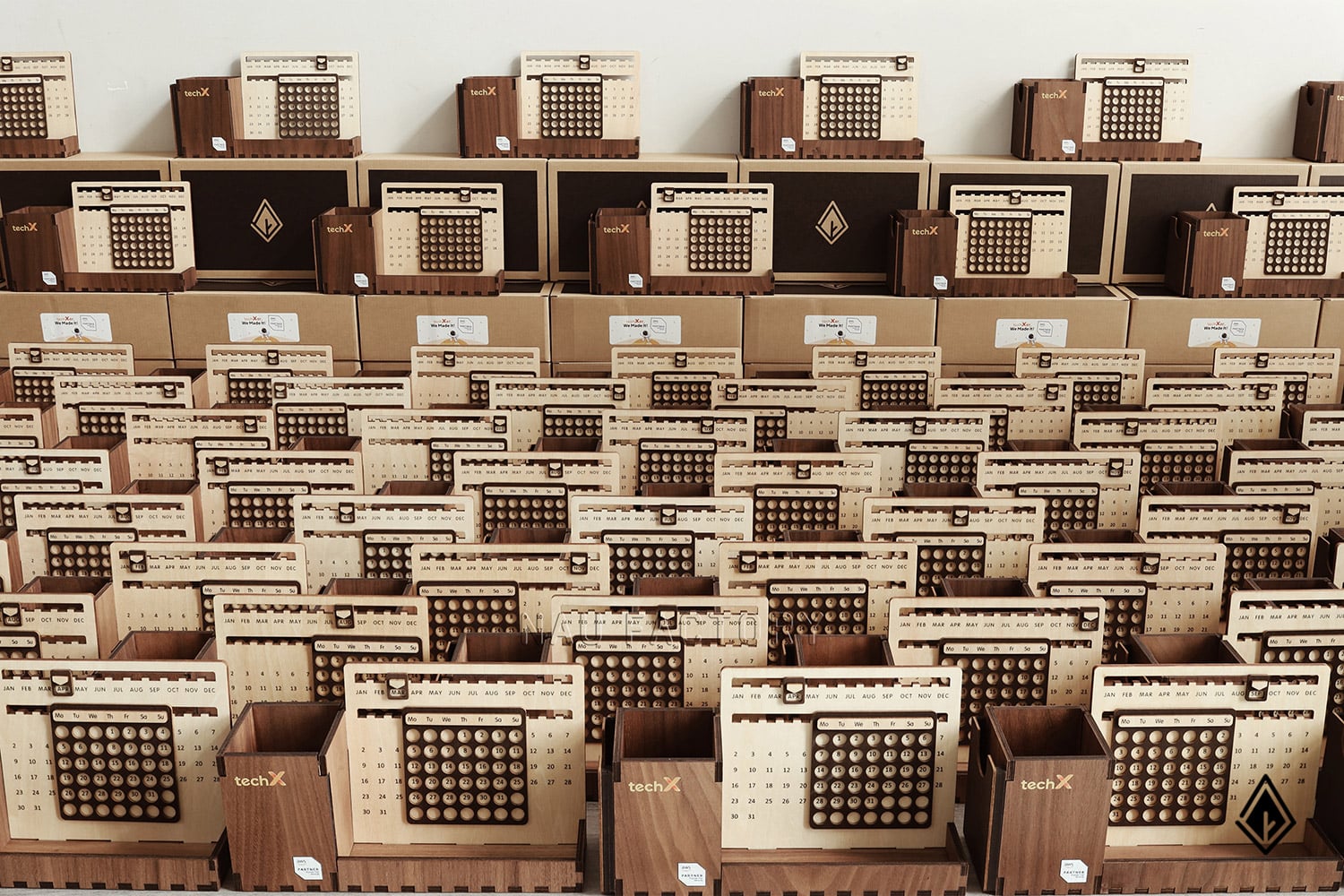 set lịch vạn niên và móc khóa gỗ