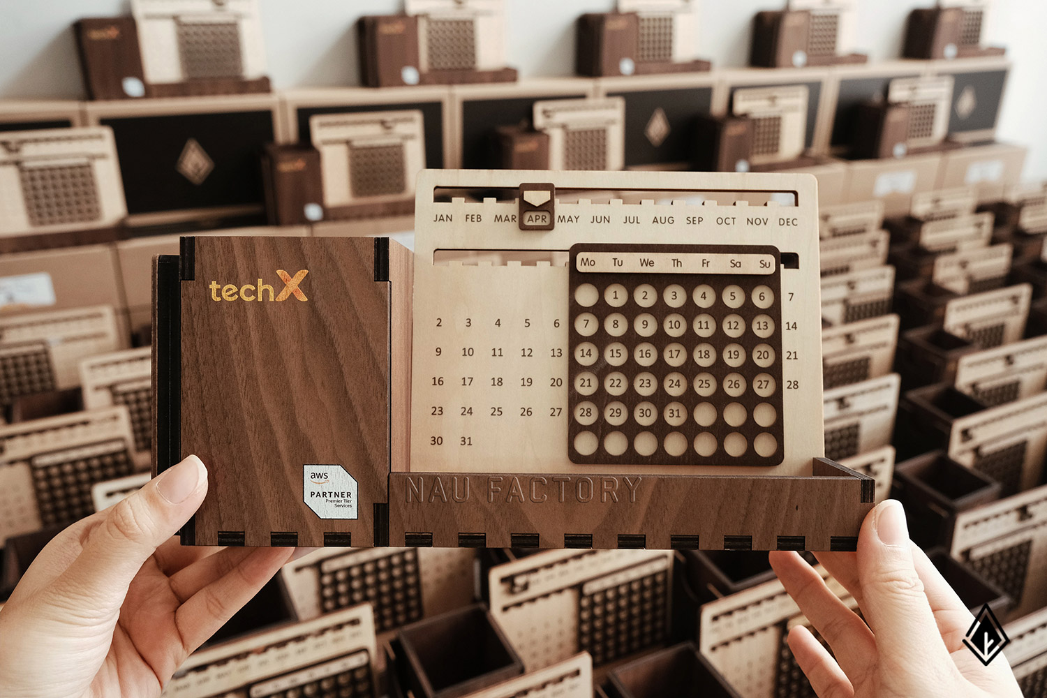 set lịch vạn niên và móc khóa gỗ