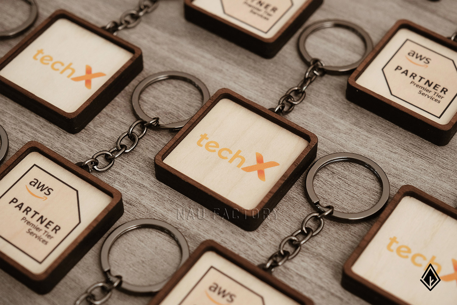 set lịch vạn niên và móc khóa gỗ