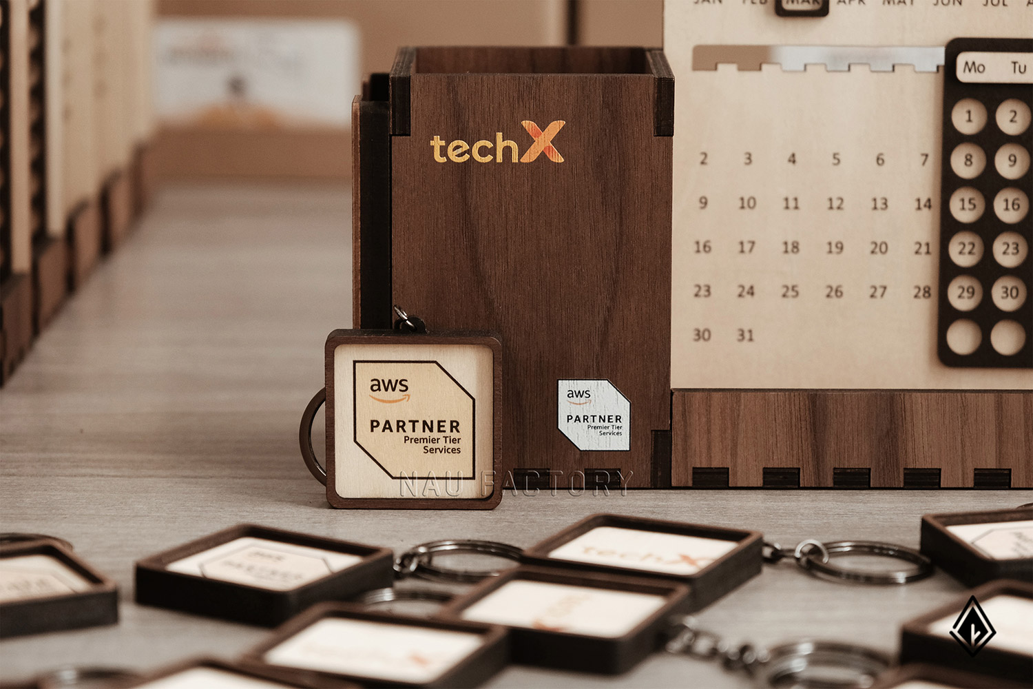 set lịch vạn niên và móc khóa gỗ