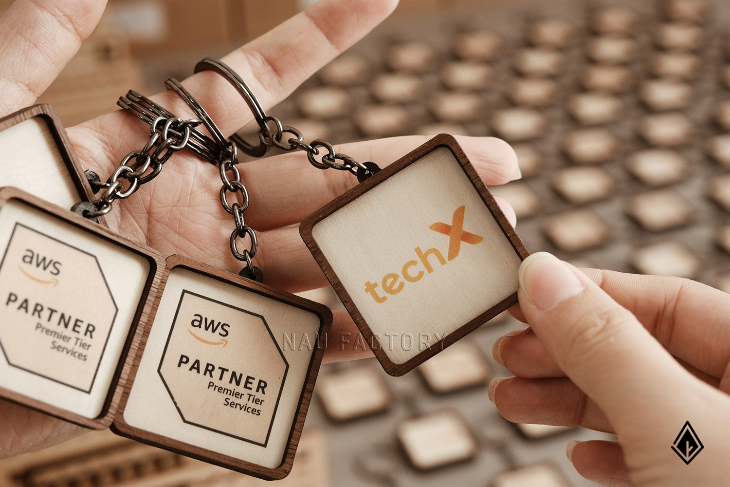 set lịch vạn niên và móc khóa gỗ