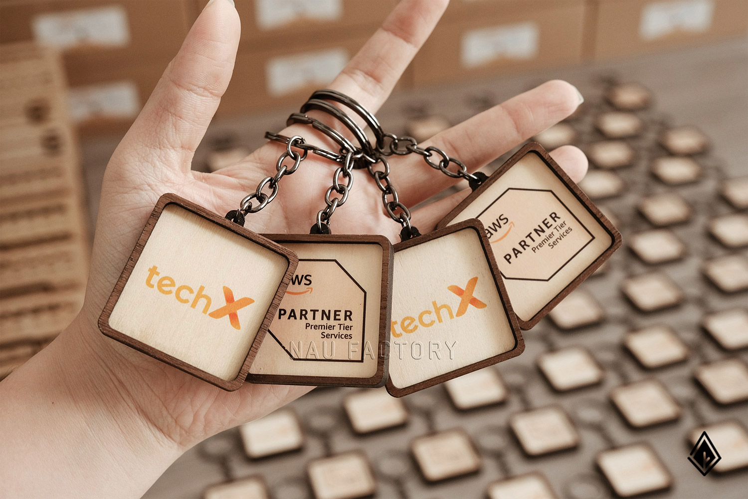 set lịch vạn niên và móc khóa gỗ