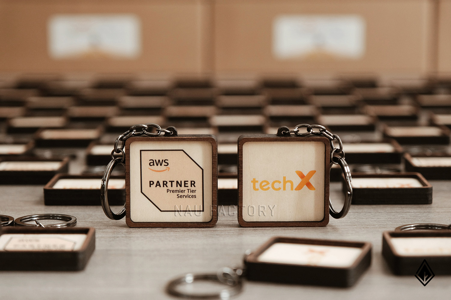 set lịch vạn niên và móc khóa gỗ