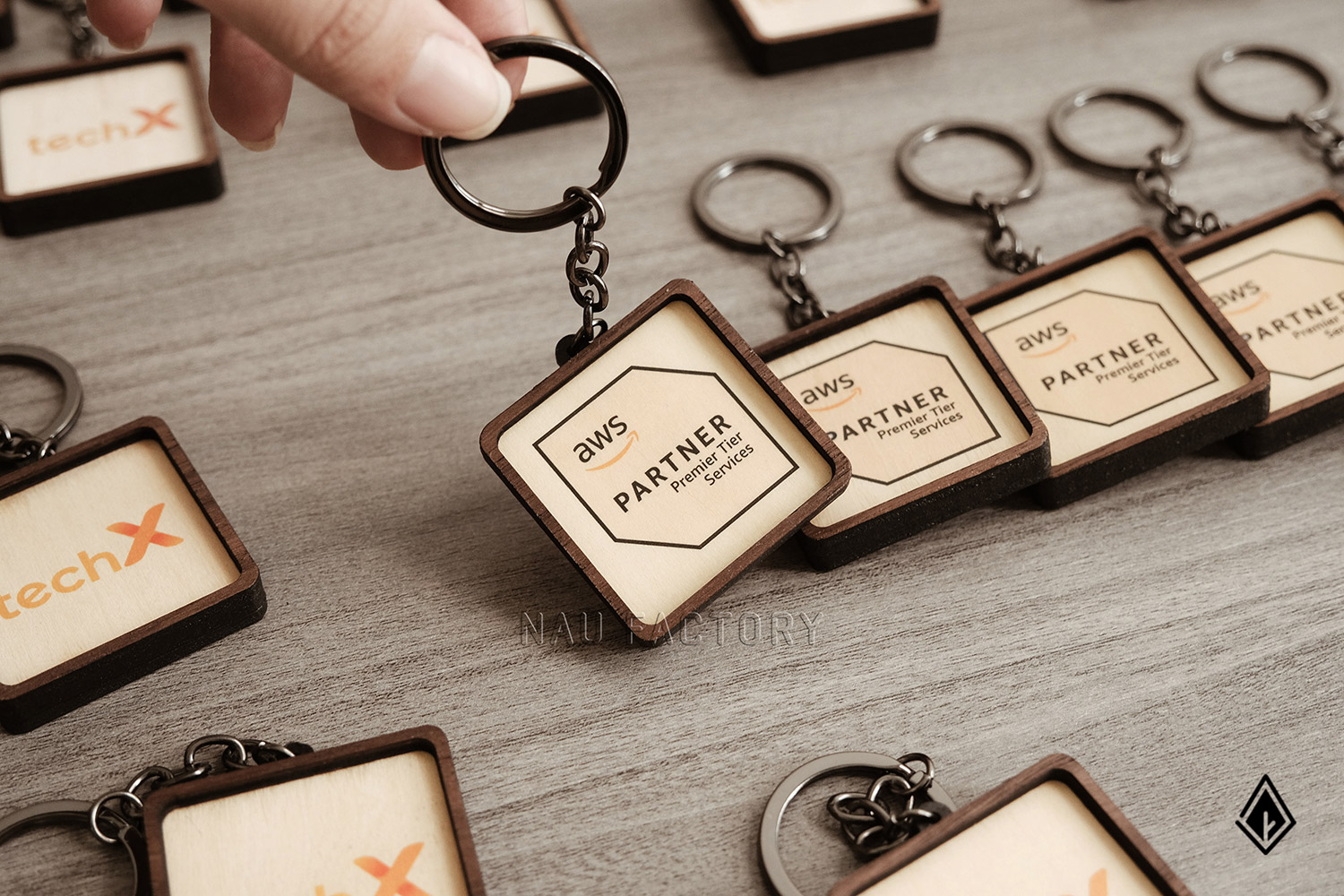 set lịch vạn niên và móc khóa gỗ