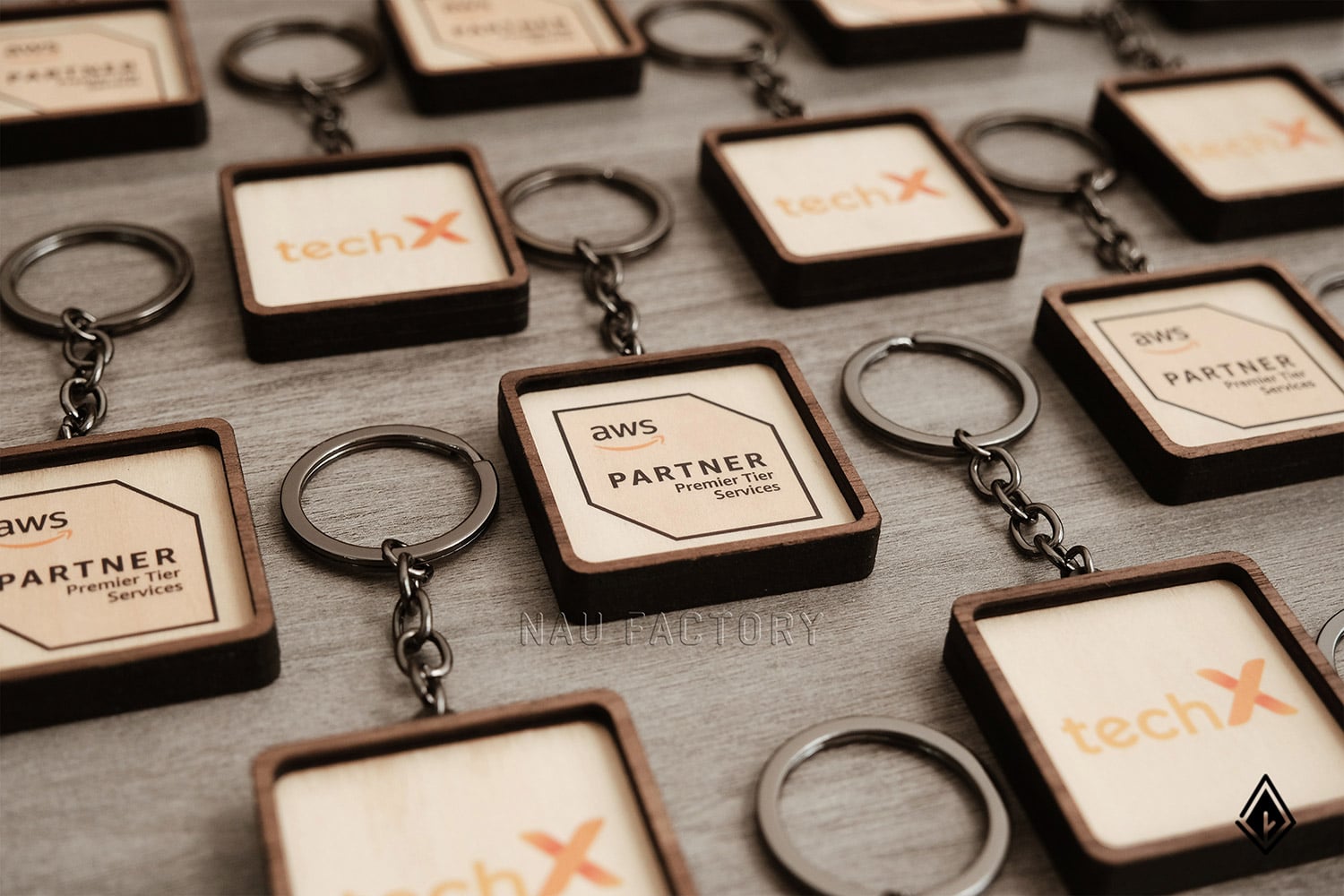 set lịch vạn niên và móc khóa gỗ