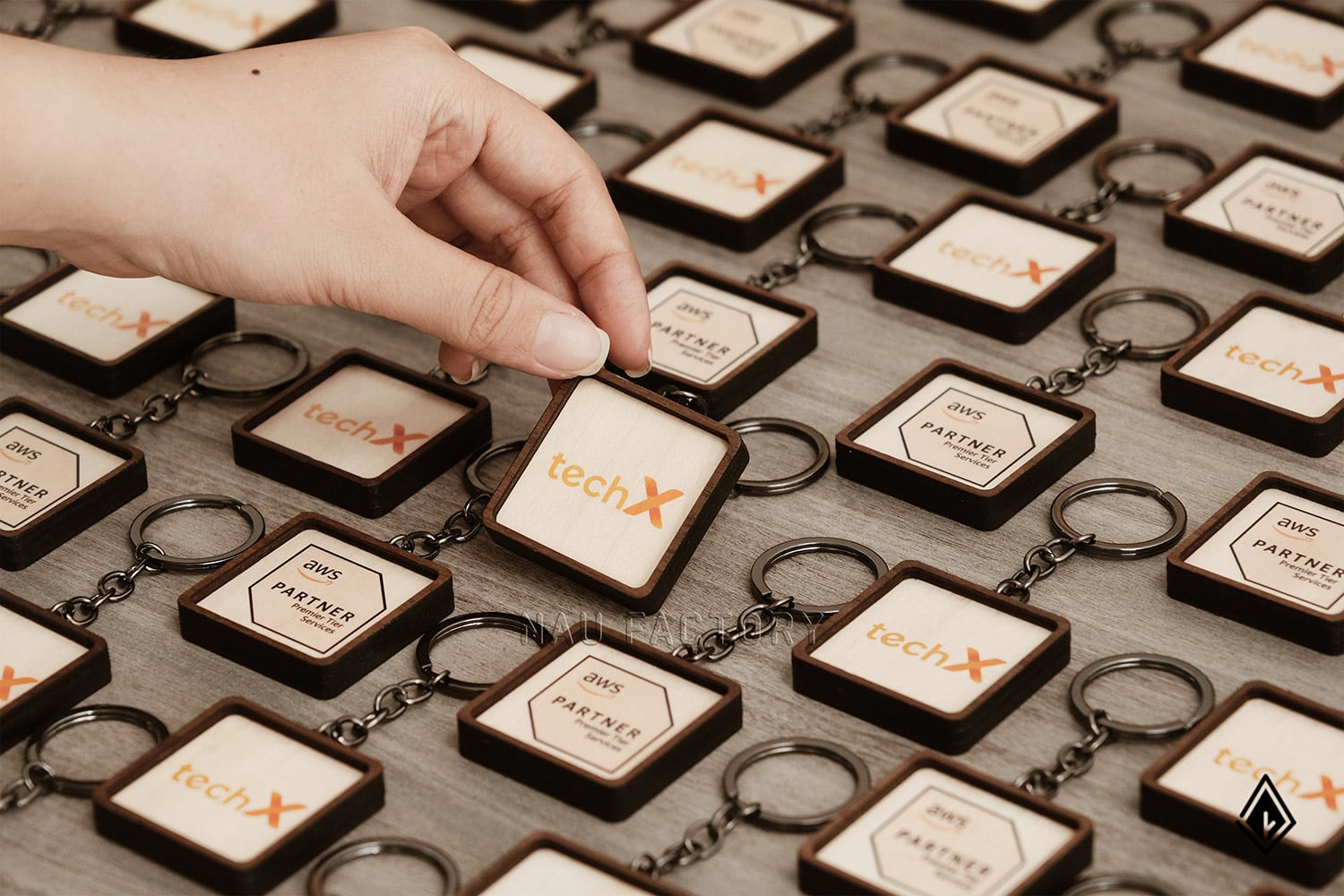 set lịch vạn niên và móc khóa gỗ