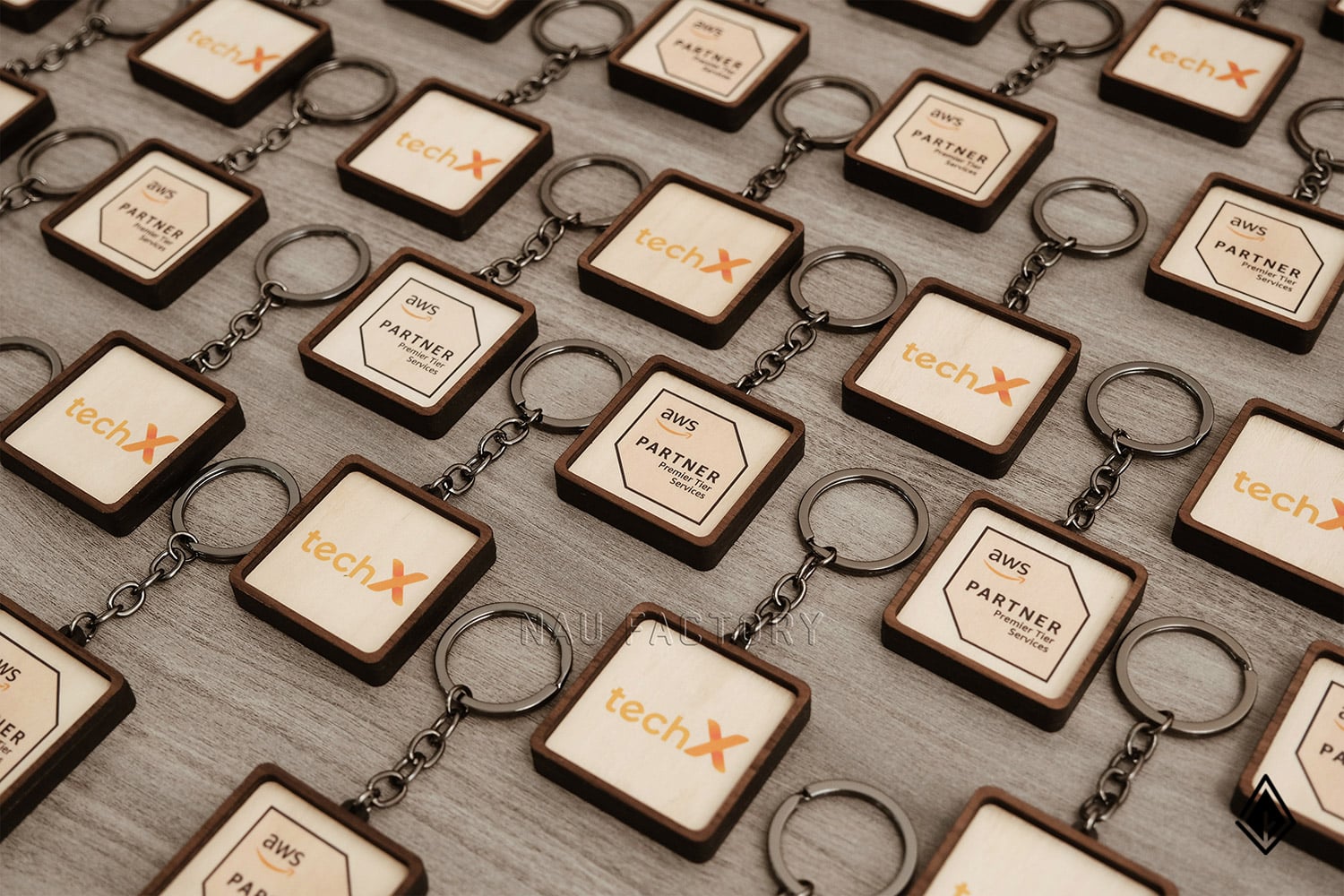 set lịch vạn niên và móc khóa gỗ