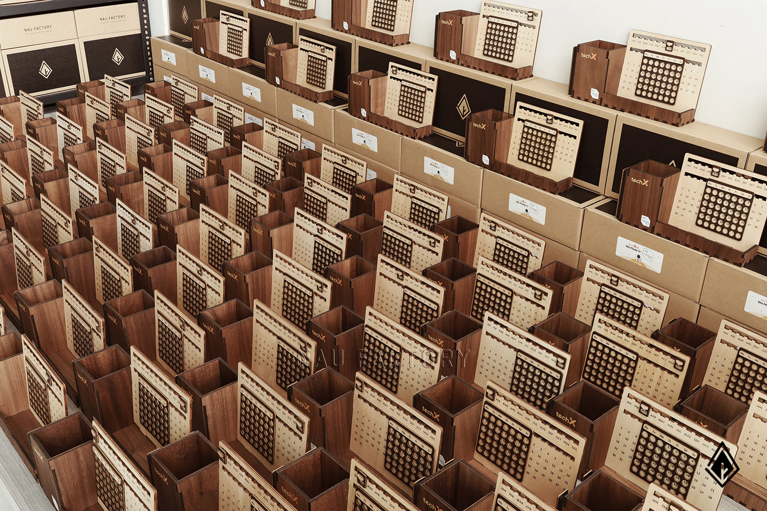 set lịch vạn niên và móc khóa gỗ