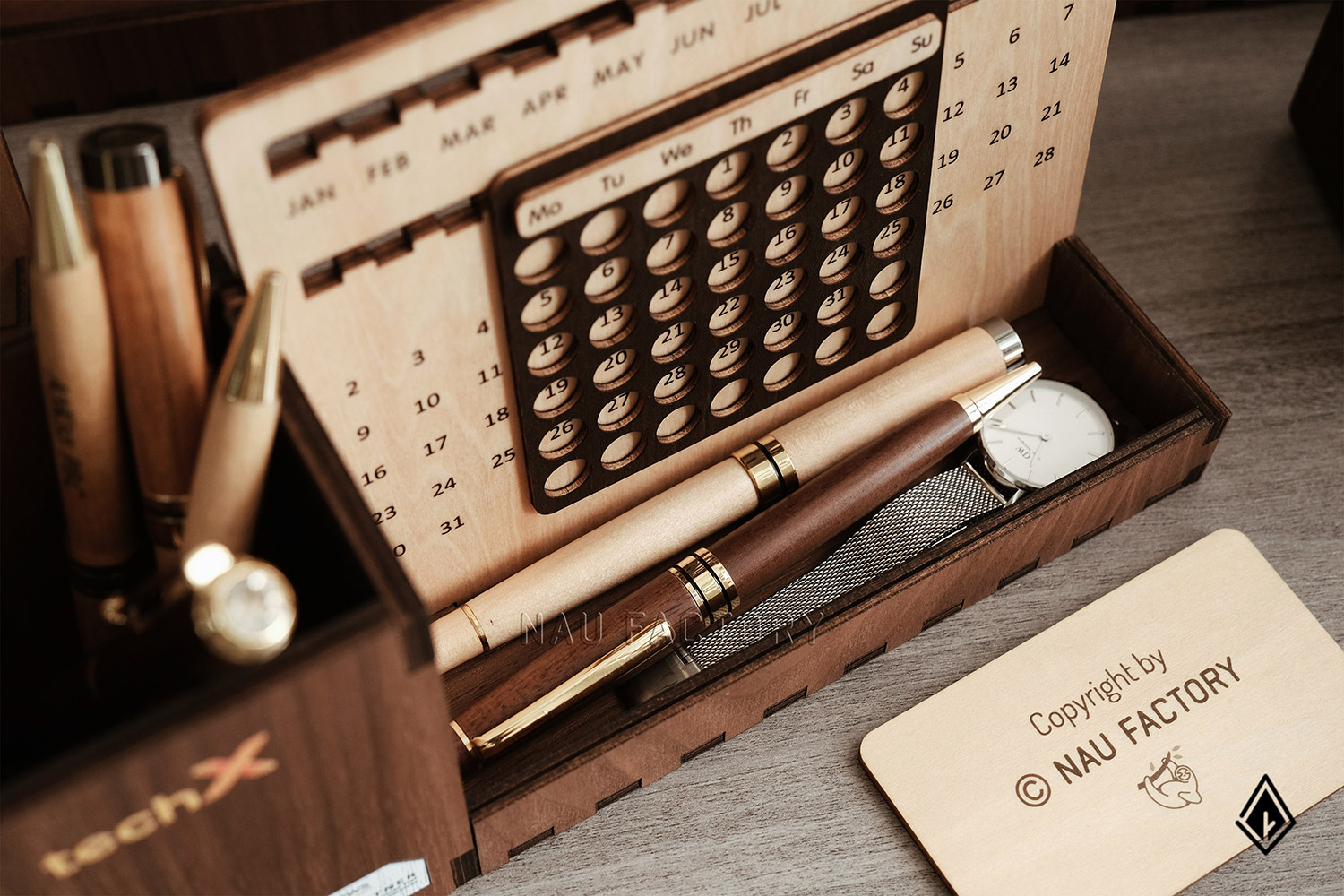 set lịch vạn niên và móc khóa gỗ