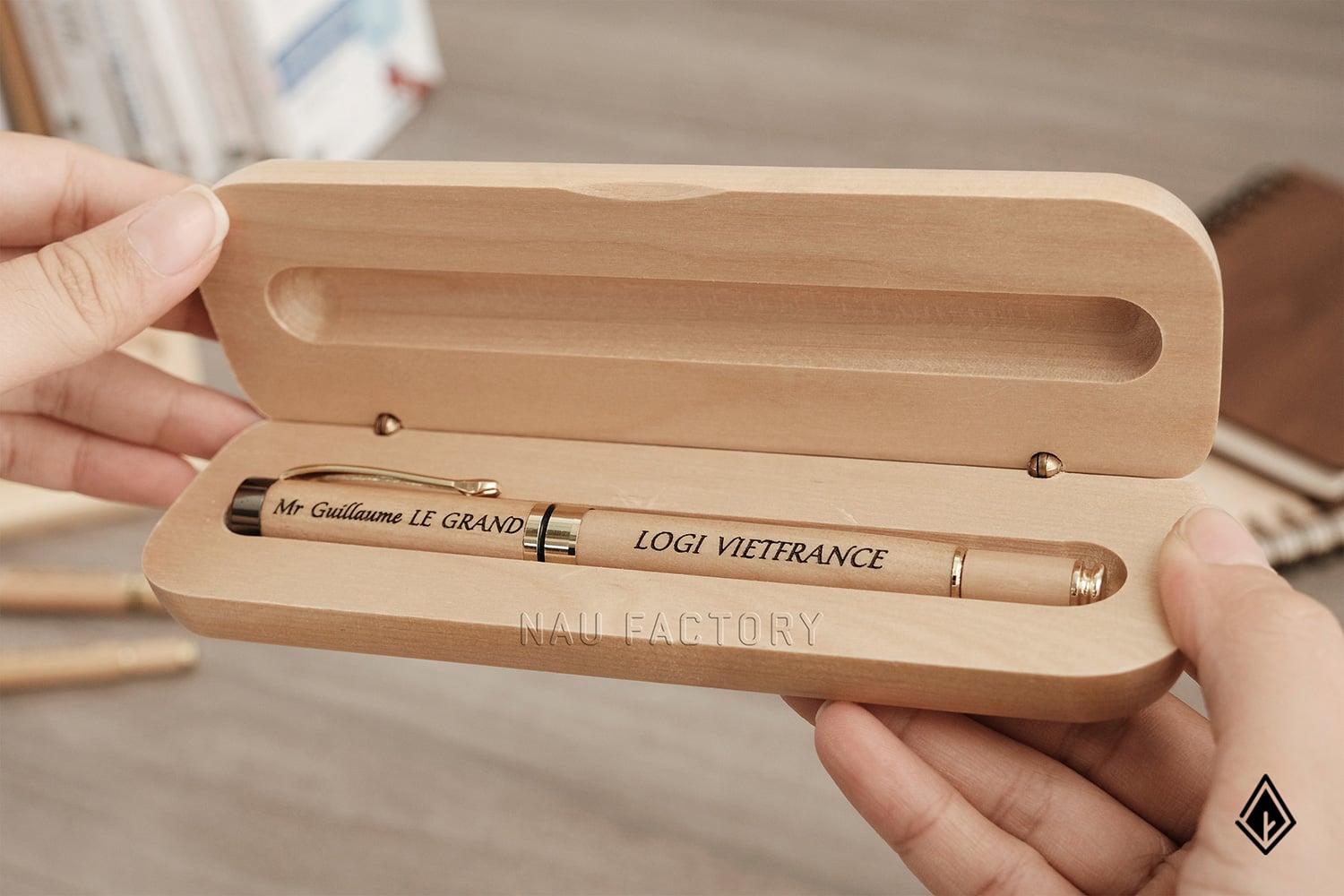 Set bút và hộp bút gỗ