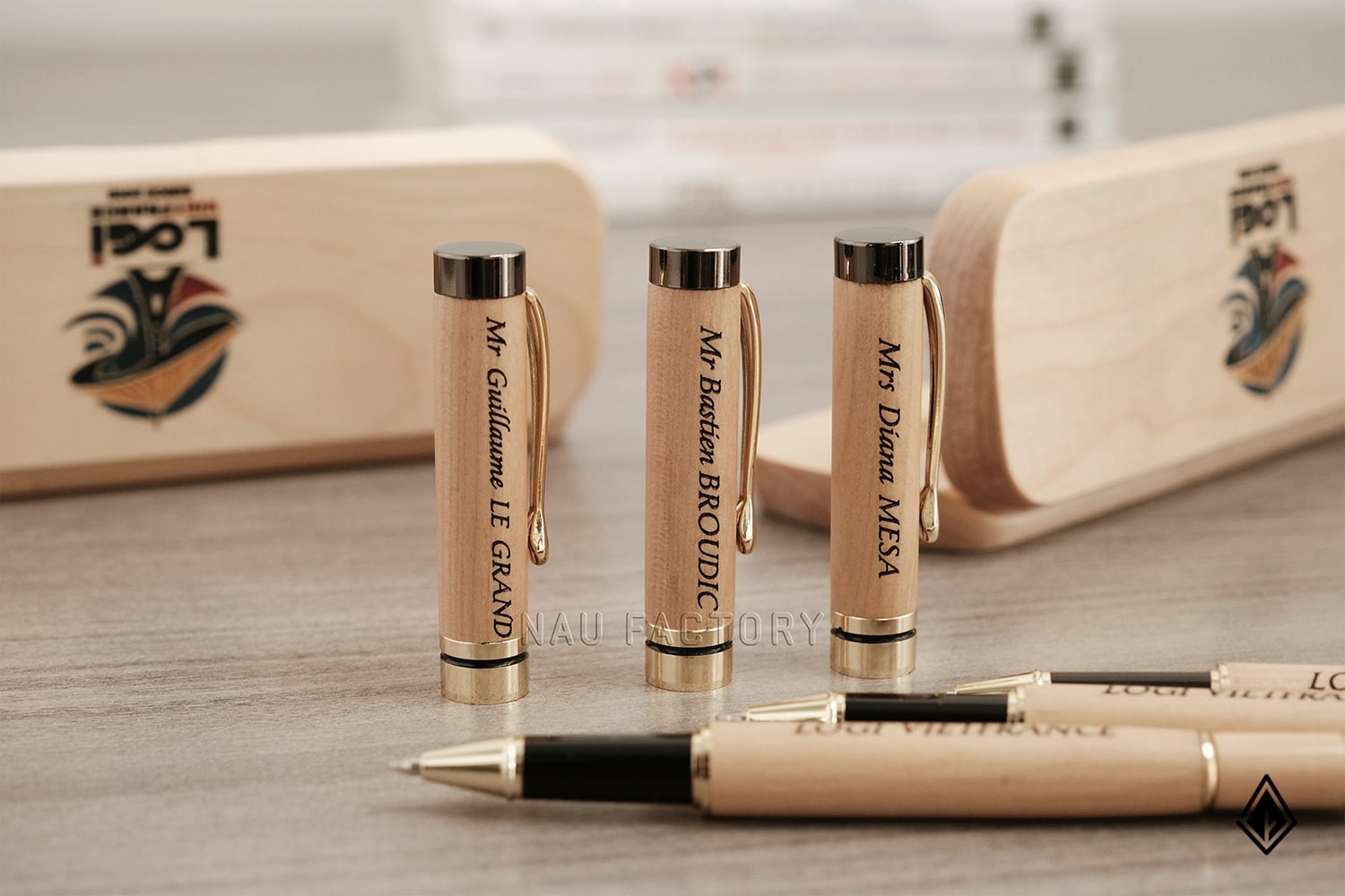 Set bút và hộp bút gỗ